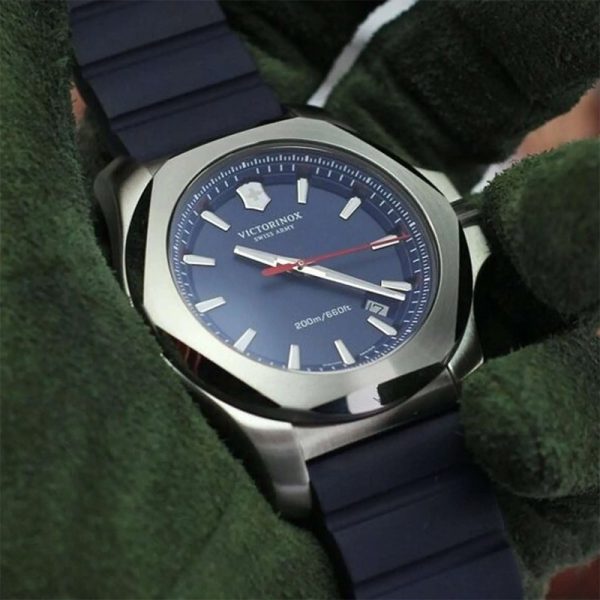 ساعت مچی عقربه ای مردانه ویکتورینوکس مدل I.N.O.X. 241688.1