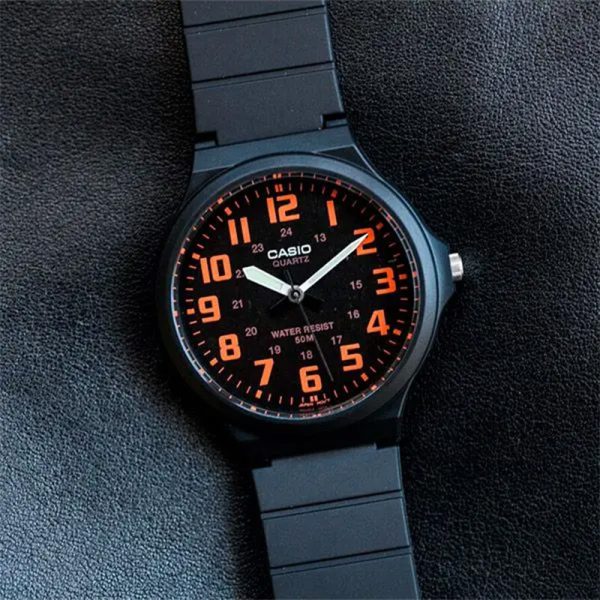 ساعت مچی عقربه ای مردانه کاسیو مدل MW-240-4BVDF