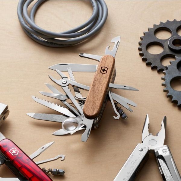 چاقو چندکاره ویکتورینوکس مدل 1.6791.63