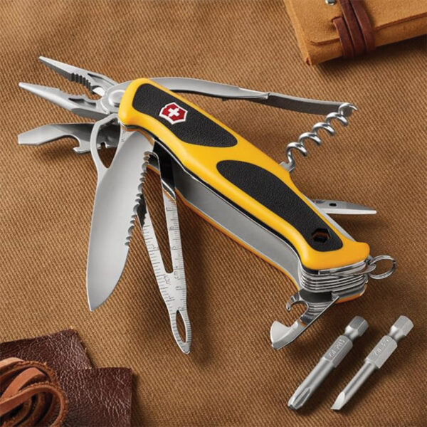 چاقوی جیبی ویکتورینوکس مدل Outdoor Ranger Boatsman MW Grip