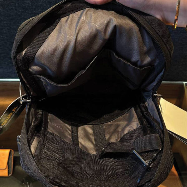 کیف رودوشی ویکتورینوکس مدل WERKS PROFESSIONAL CORDURA®️ CROSSBODY TABLET BAG رفرنس 611472 - Image 2